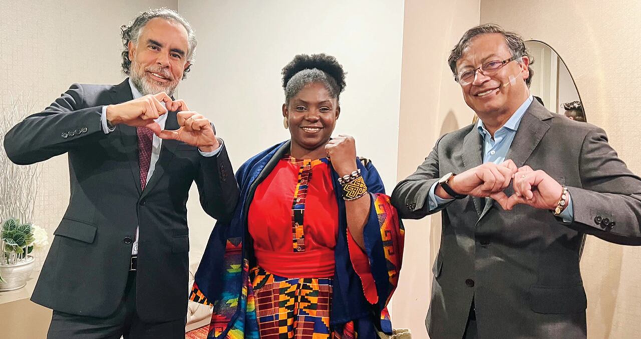 Armando Benedetti, Francia Márquez y Gustavo Petro en 2022. El ahora embajador dijo que consiguió 15.000 millones para la campaña.
