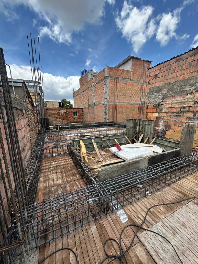 Los compradores han denunciado que la obra está paralizada.