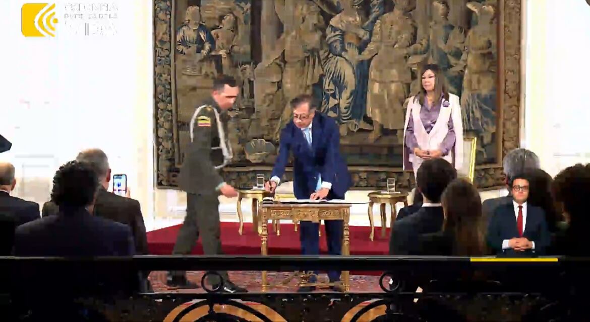 Presidente gustavo Petro y la fiscal general Luz Adriana Camargo