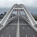 Vista aérea del puente Lupu cerrado en medio del resurgimiento de COVID-19 el 28 de marzo de 2022 en Shanghai, China. Foto Getty Images/ Zheng Xianzhang/VCG