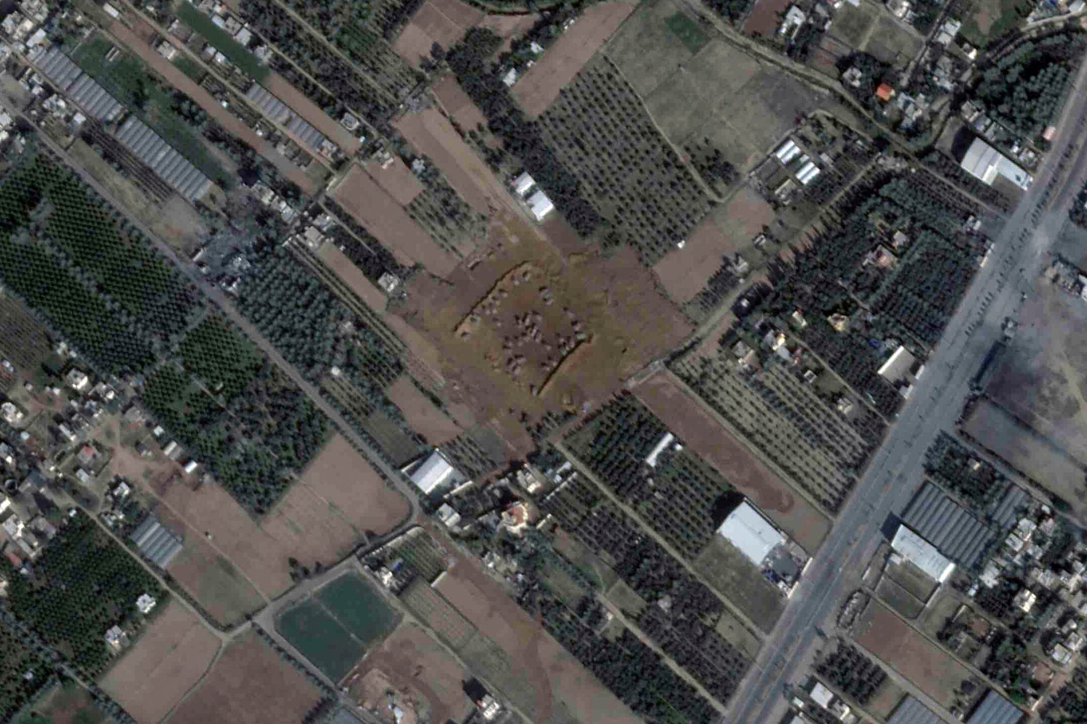 El portavoz del Ministerio de Salud, Ashraf al-Qidra, señaló que cientos de personas han muerto o han resultado heridas desde el fin del alto el fuego, y que muchas siguen atrapadas bajo los escombros.