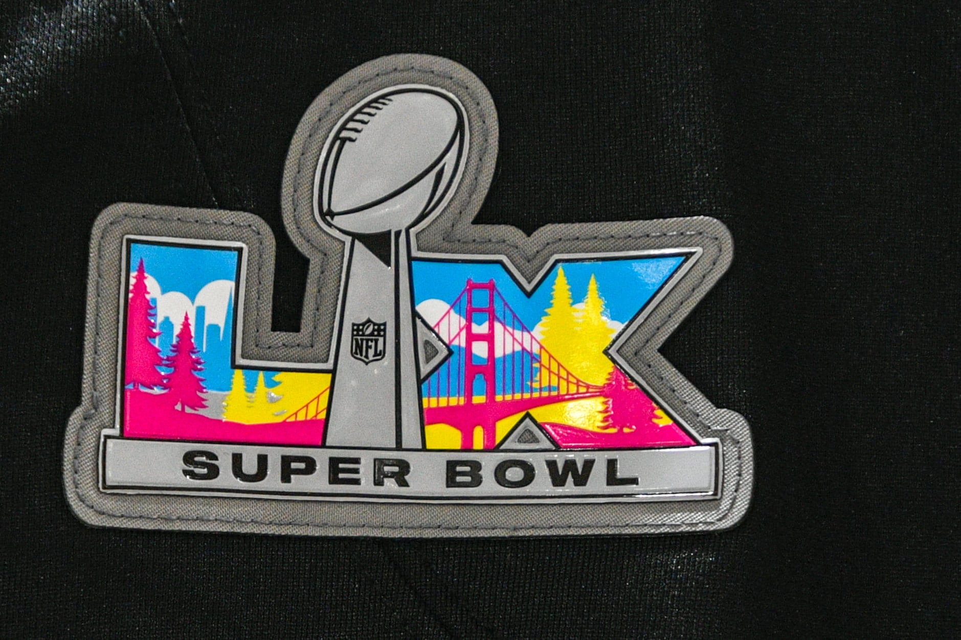 Logo oficial del Super Bowl 2026, el evento deportivo que también se convierte en vitrina para los comerciales más esperados del año.