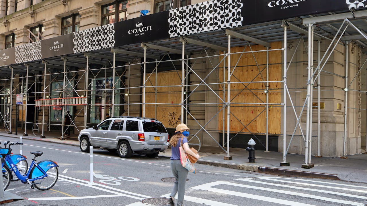 Negocios afectados reciben asistencia estatal tras semana de manifestaciones y saqueos