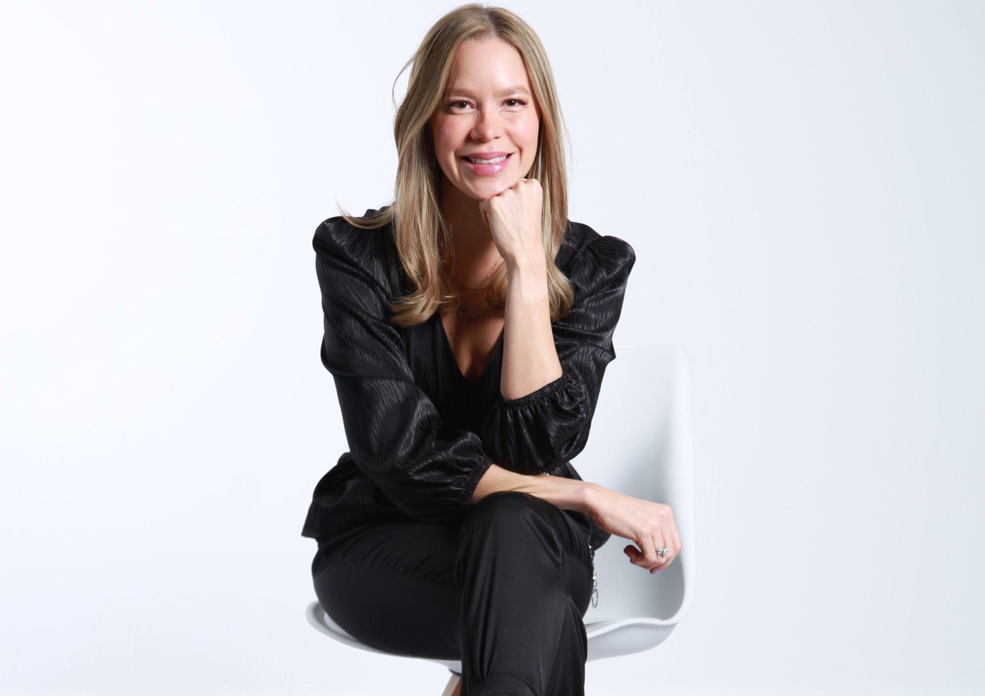 La capacidad de mantener la calma y ver las críticas como oportunidades de mejora es crucial para el éxito y la sostenibilidad profesional.