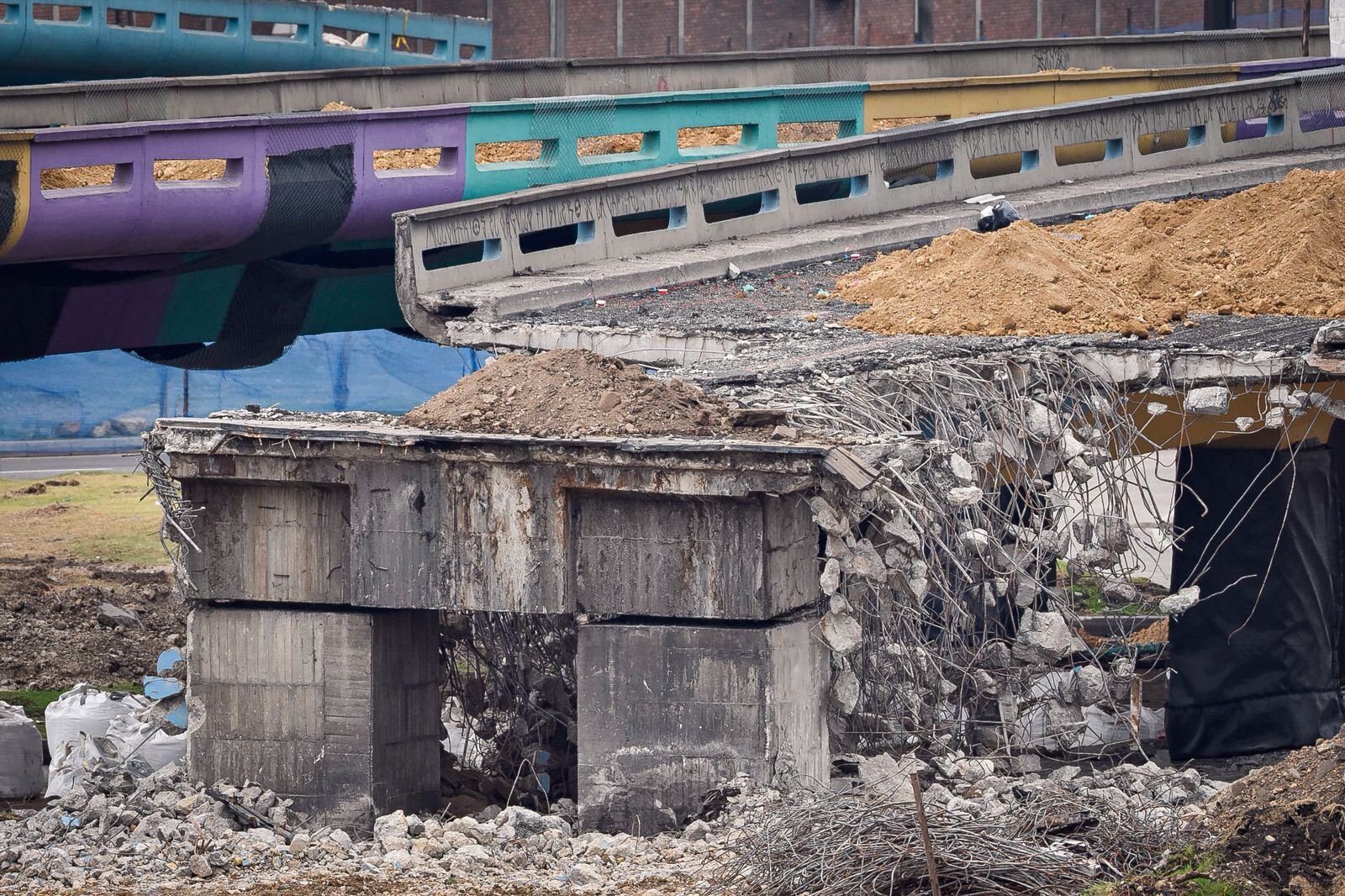Momento en el que se implosionó el puente de la calle 13 con avenida de las Américas
