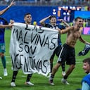 ATLANTA, GEORGIA - JULY 15: Lisandro Martinez, Cristian Romero, Giovani Lo Celso with a banner during the FIFA World Cup 2026 Semi Final match between England and Argentina at Atlanta Stadium on July 15, 2026 in Atlanta, Georgia. The banner refers to the British Overseas Territory of the Falkland Islands, located off the coast of Argentina. Argentina disputes British sovereignty over the islands and refers to them as Las Malvinas. (Photo by Sebastian Frej/Getty Images)