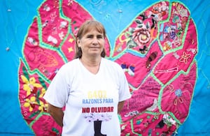 ‘6402+ Razones para no olvidar’: tres años de trabajo con las madres de MAFAPO llegan a la Estación de La Sabana.