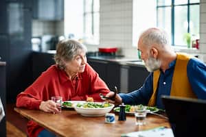 Las personas mayores de 60 años deben consumir una alimentación balanceada.