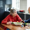 Las personas mayores de 60 años deben consumir una alimentación balanceada.