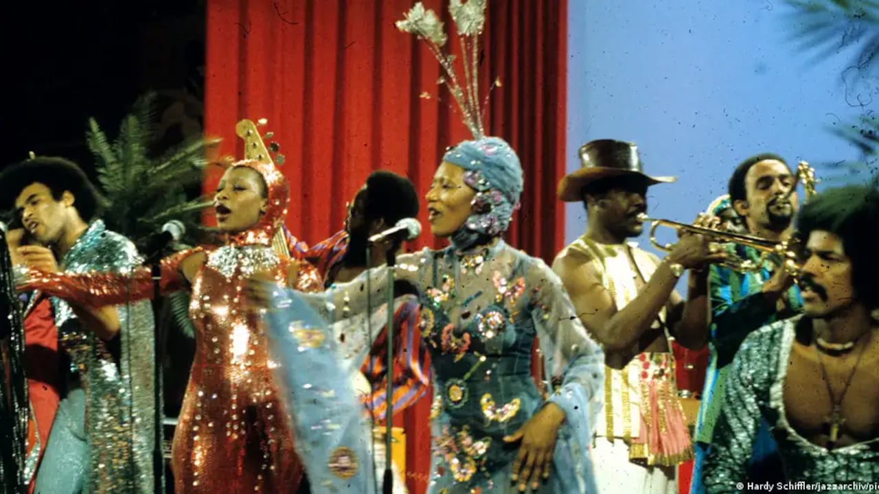 El avance de la inteligencia artificial plantea nuevos desafíos para los derechos de autor en la música. En la imagen, la banda Boney M. en 1974.