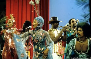 El avance de la inteligencia artificial plantea nuevos desafíos para los derechos de autor en la música. En la imagen, la banda Boney M. en 1974.