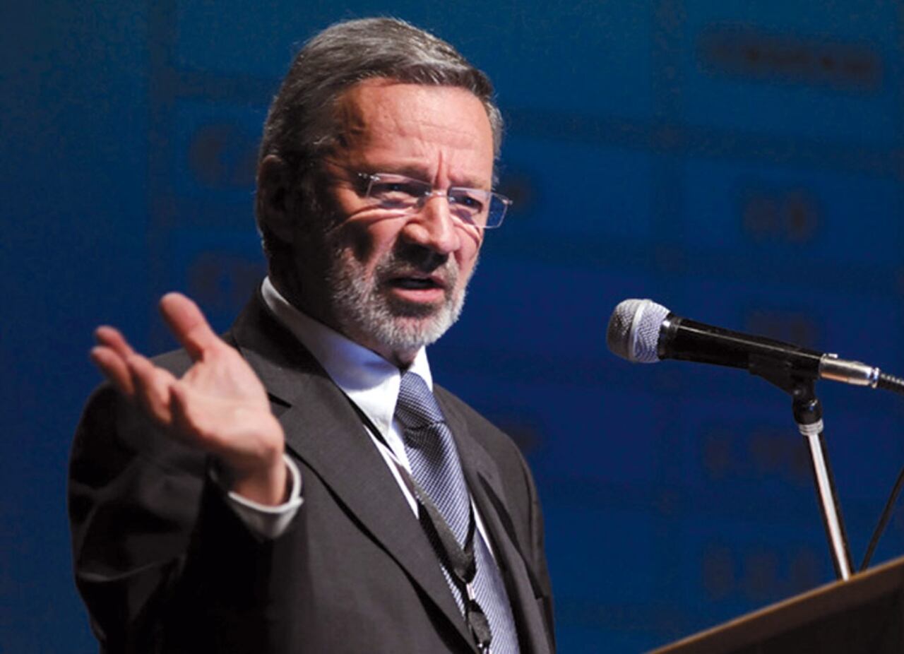 Velásquez tomó la decisión tras varios meses de espera.