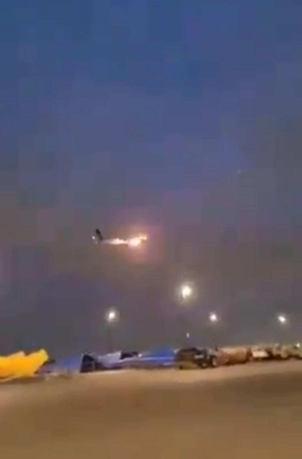 El avión tuvo un problema con su motor que explotó en pleno despegue