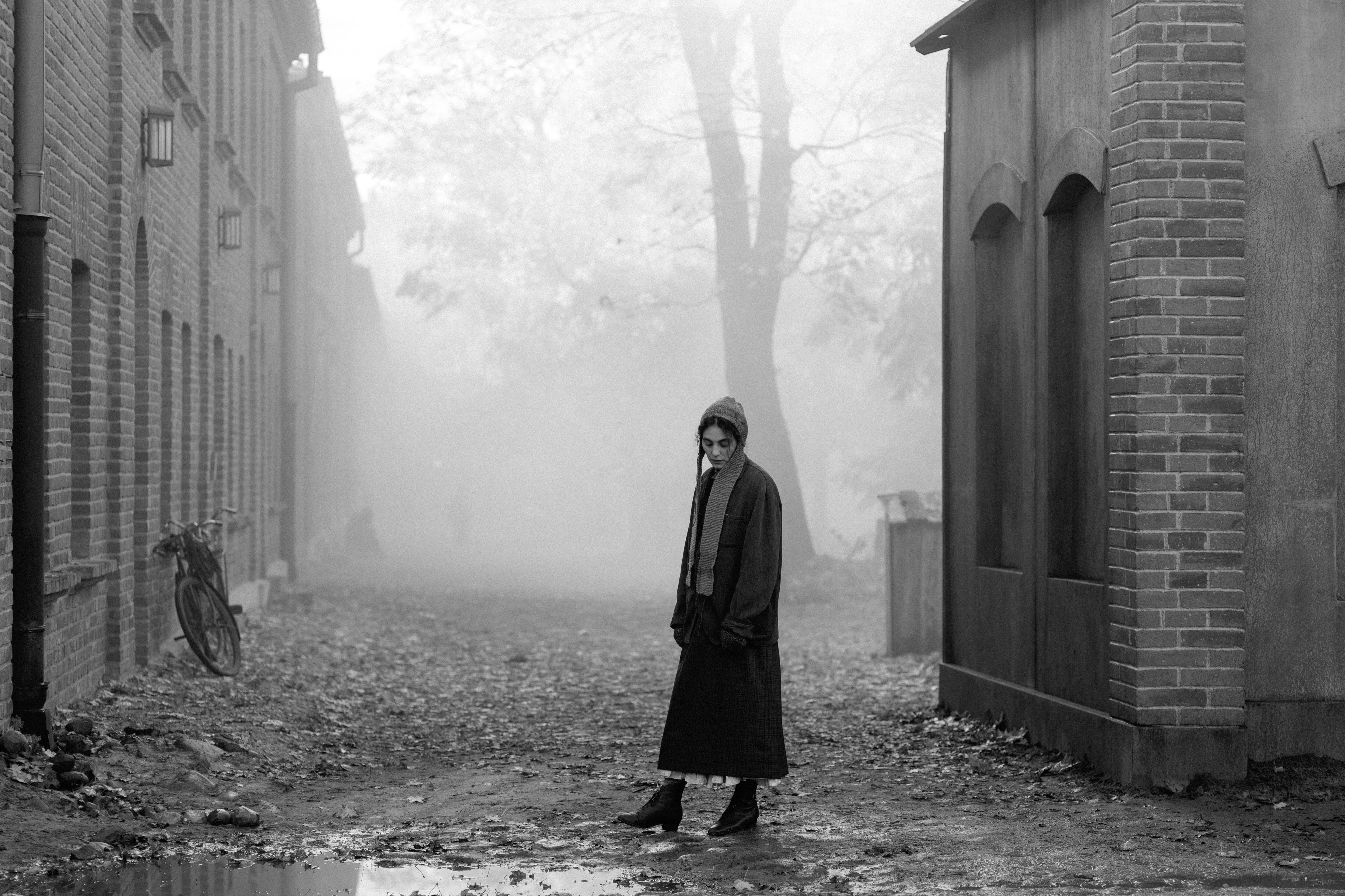 'La chica de la aguja', de Magnus von Horn , una de las selecciones más destacadas del Festival de Cannes 2024 y nominada al Óscar, llega a MUBI.