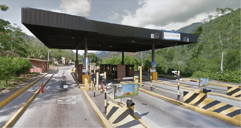 Peaje en Rionegro, Santander.