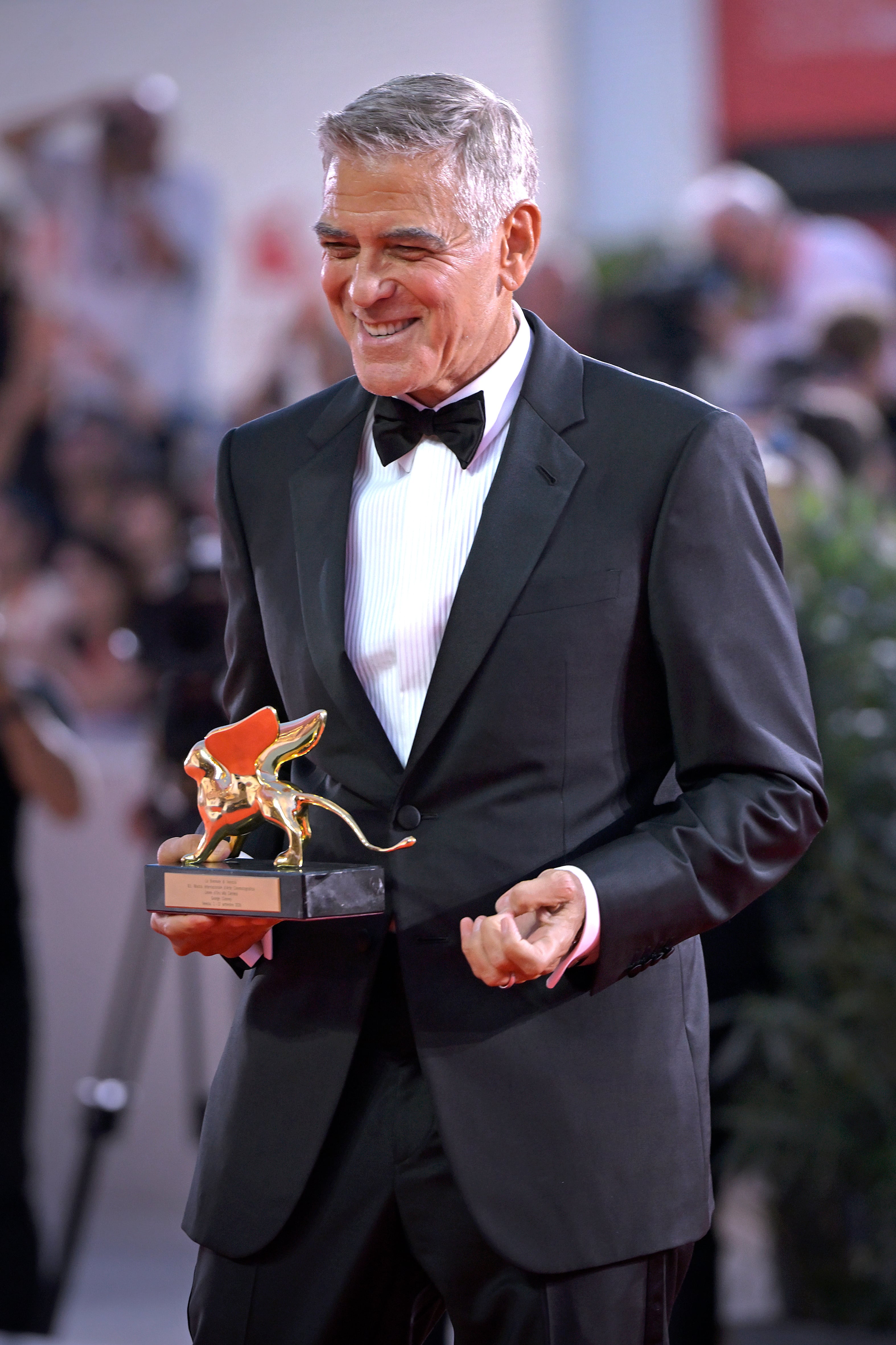 George Clooney, famoso actor y director, recibió el León de Oro por su trayectoria.
