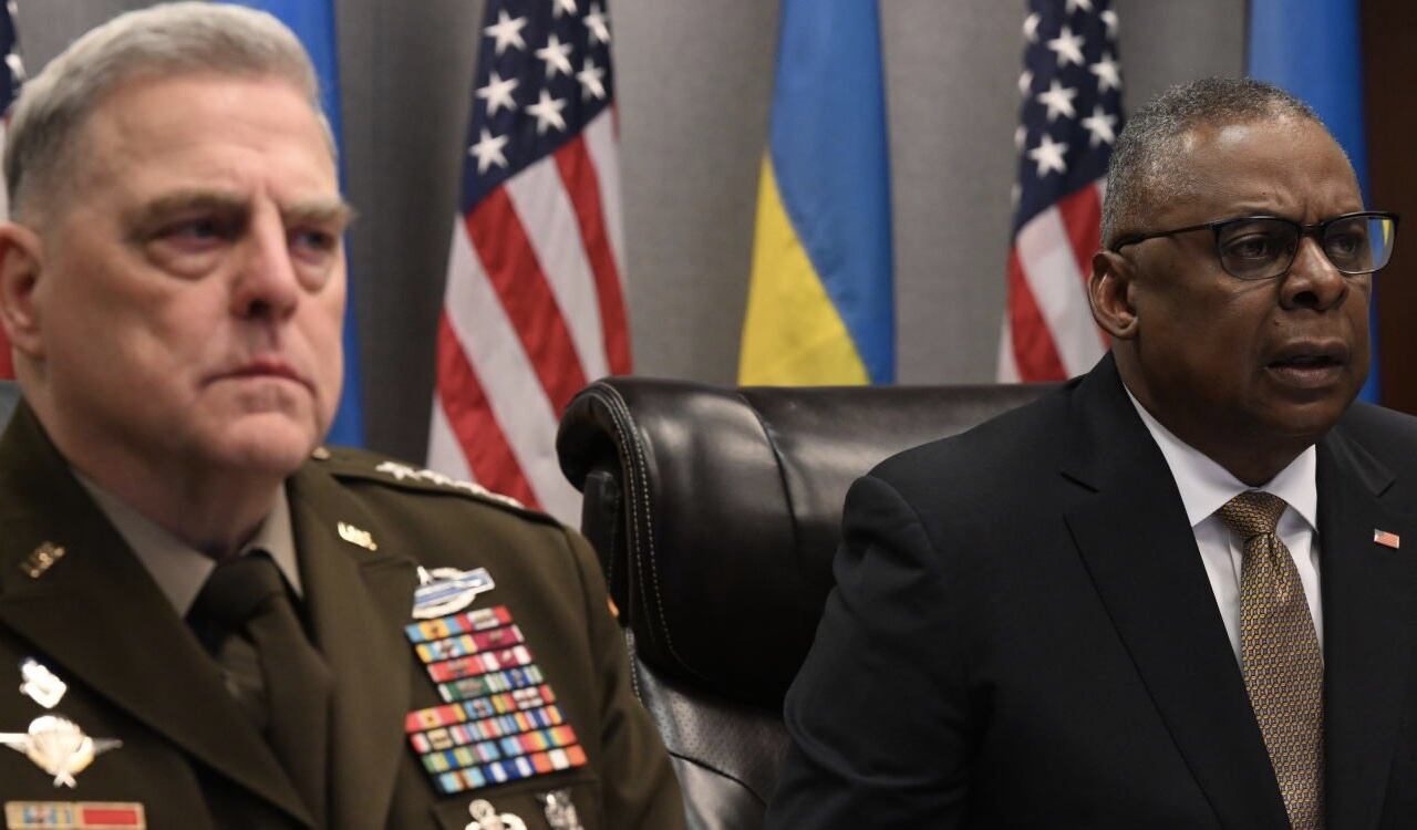 El secretario de Defensa de Estados Unidos, Lloyd Austin, junto al general Mark Milley