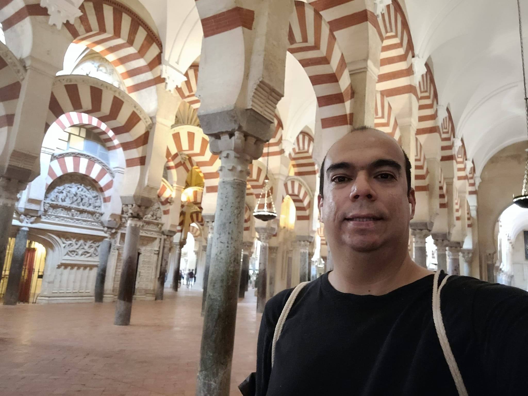 Sus transmisiones las ven cientos de feligreses.