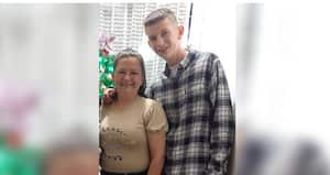 Claudia Ospina ruega a las autoridades saber qué pasó en la madrugada del 13 de abril, cuando su hijo terminó desnudo y sin vida en la casa de un compañero del colegio.