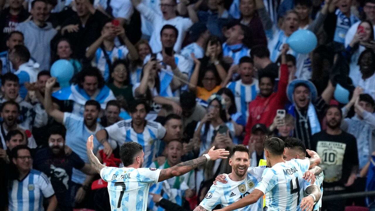 Angel Di María y Lautaro Martínez anotaron los goles para Argentina
