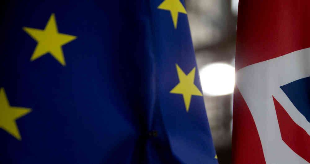 Uno de los principales retos de Irlanda del Norte actualmente está dado por el desacuerdo en el Brexit, y por las medidas implementadas para evitar que tenga que trazarse una barrea limítrofe entre los dos países en materia comercial. 