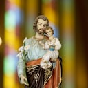 Representación de San José y el Niño Jesús.