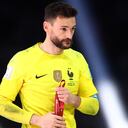 La reacción de Lloris luego de recibir la medalla de plata en el Mundial de Qatar 2022