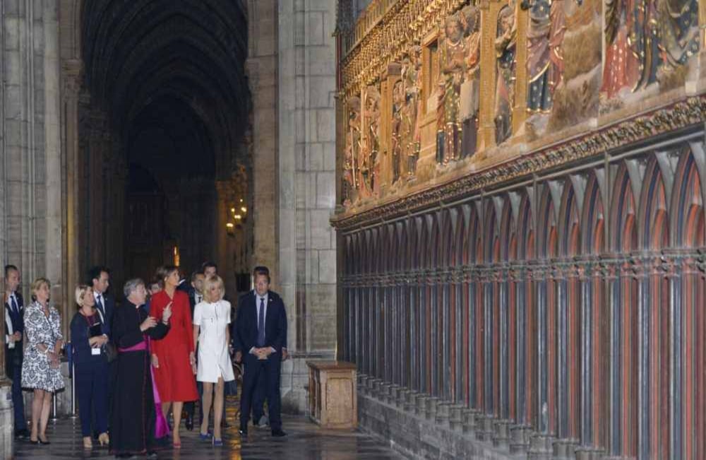 La primera dama de los Estados Unidos, Melania Trump y la primera dama francesa Brigitte Macron visitaron Notre Dame el 13 de julio de 2017. FOTO: Aurelien Meunie / Getty Images