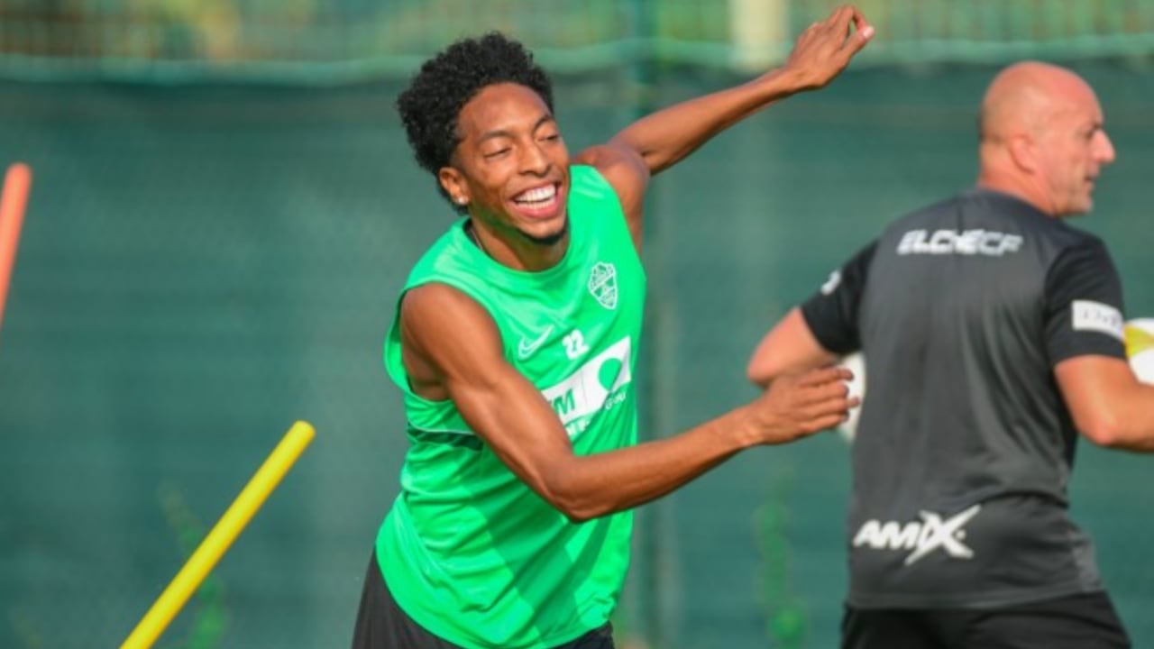 Johan Mojica, defensor colombiano en entrenamiento con Elche