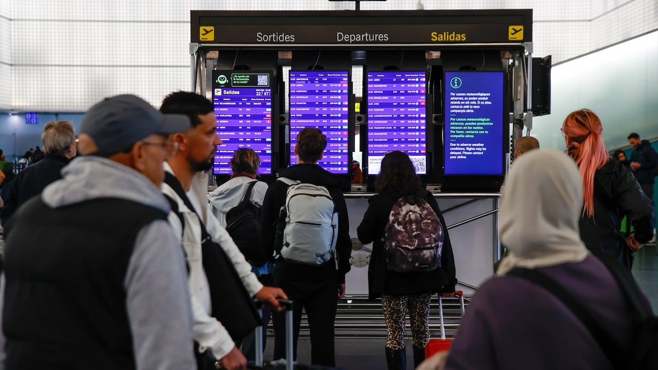 Son varios los vuelos que se han retrasado por culpa de las inundaciones.