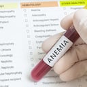 La anemia es una afección relacionada con la sangre.