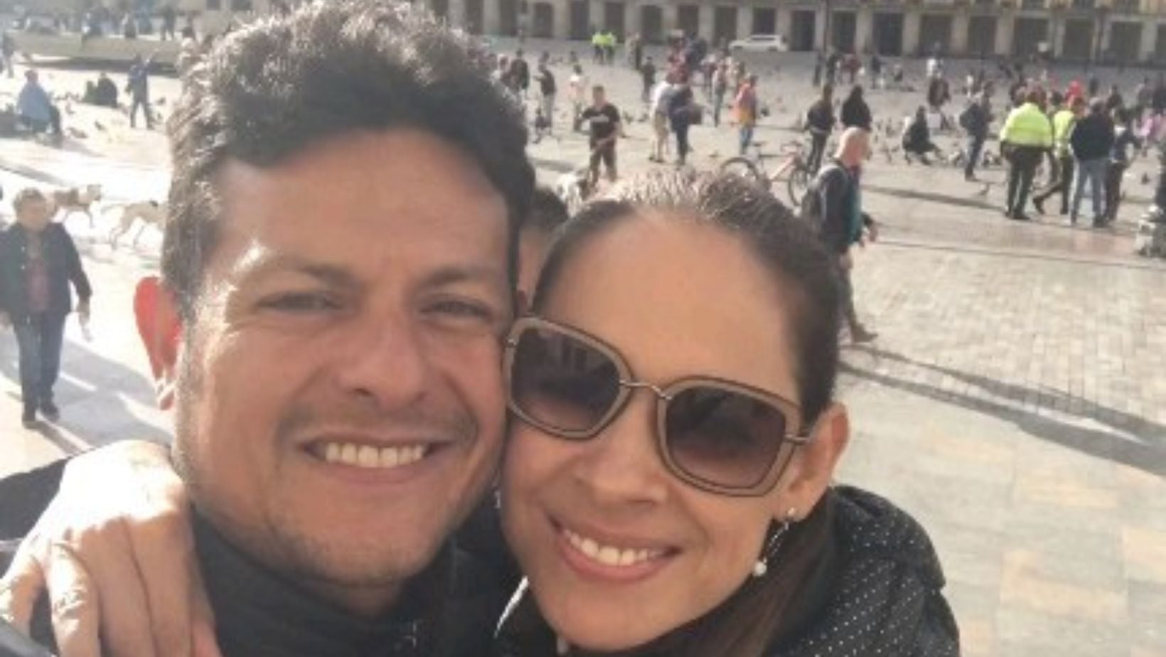 Esposa de expresentador de 'Bravissimo' que está en UCI, pide oraciones en su nombre: “me desbaraté y le pedí perdón a Dios"