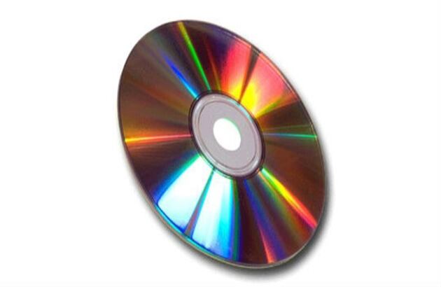 El disco compacto o Cd hace su aparición en 1980 y aunque en principio se usó para almacenar audio, también se ha usado a la lo largo de la historia para imágenes, vídeo, documentos y otros datos. El CD es el formato físico de música más comprado en la historia. 