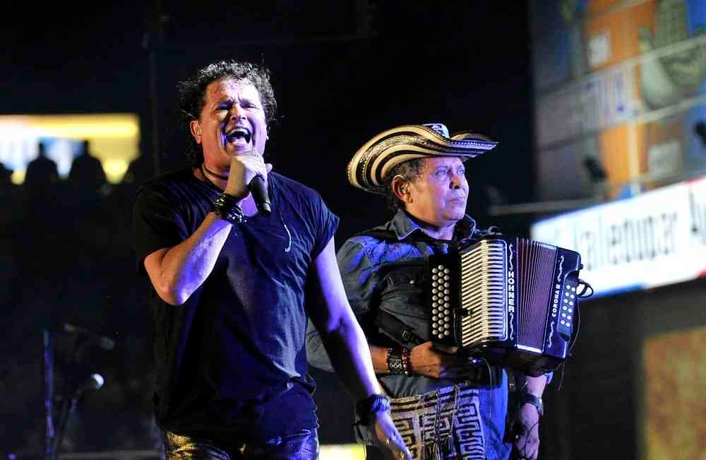 Carlos Vives canta la madrugada del lunes 1 de mayo de 2017, en el parque de la Leyenda Vallenata, Consuelo Araujo Noguera, durante la final del 50 Festival Vallenato y IV Rey de reyes, en Valledupar, Colombia. Foto: Carlos Julio Martínez / SEMANA
