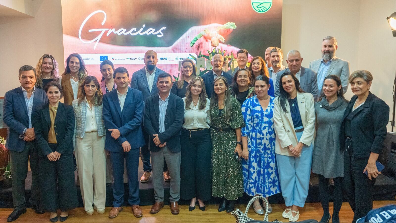 Representantes de la Unión Europea y de las fundaciones aliadas durante el lanzamiento de la Alianza Empleos Verdes, iniciativa que busca impulsar empleo inclusivo y sostenible en tres departamentos del país.