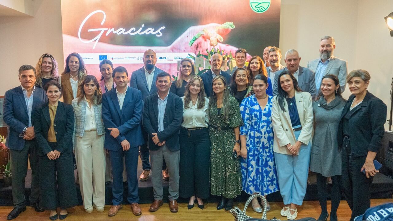 Representantes de la Unión Europea y de las fundaciones aliadas durante el lanzamiento de la Alianza Empleos Verdes, iniciativa que busca impulsar empleo inclusivo y sostenible en tres departamentos del país.