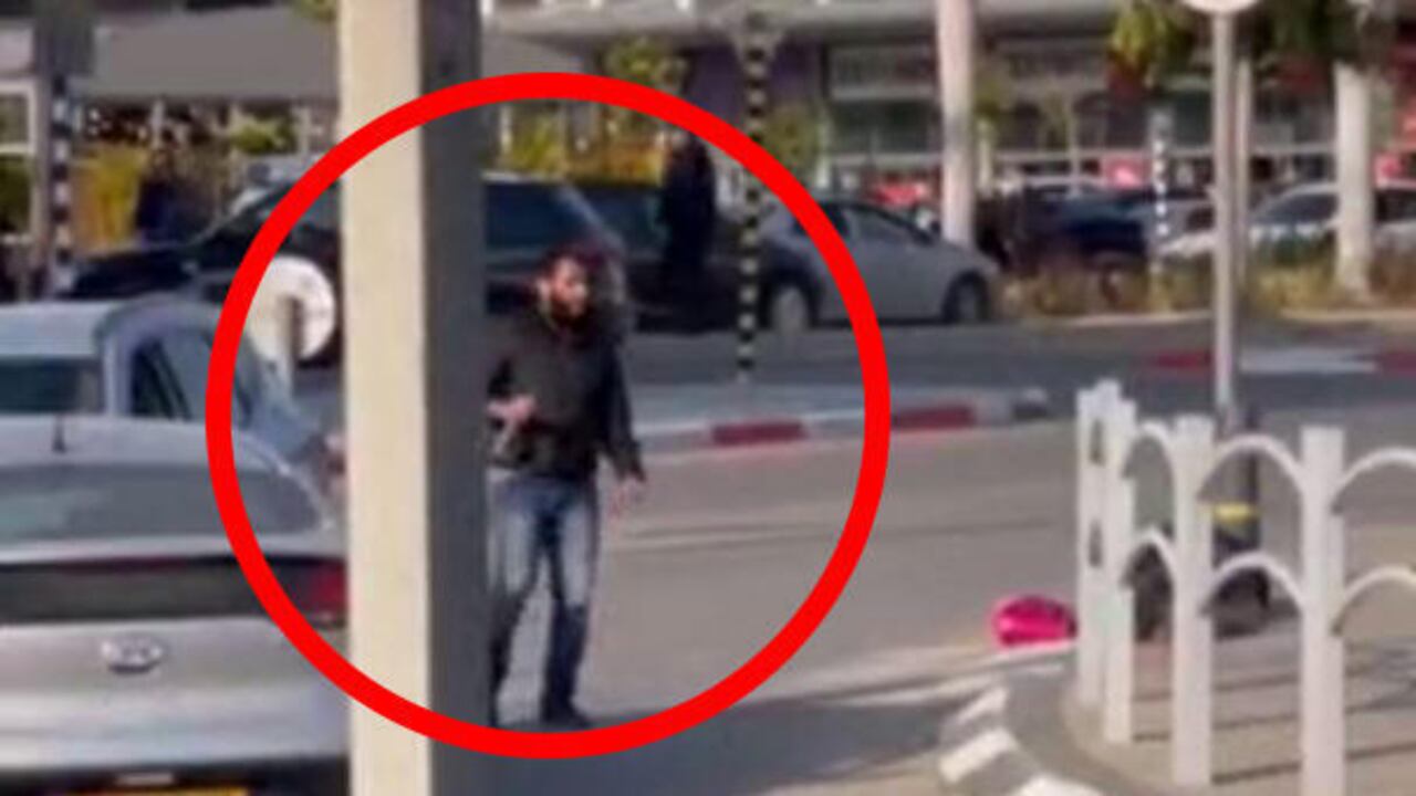 El principal sospechoso fue neutralizado por un transeúnte, aunque la Policía sospecha que podría haber otra persona implicada en el ataque, informó Jerusalem Post
