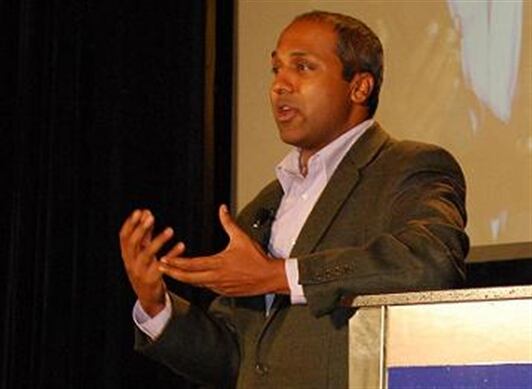 Profesor de medios digitales y decano de Asuntos Estudiantiles de la Esuela de Periodismo de la Universidad de Columbia, Sree Sreenevansan.