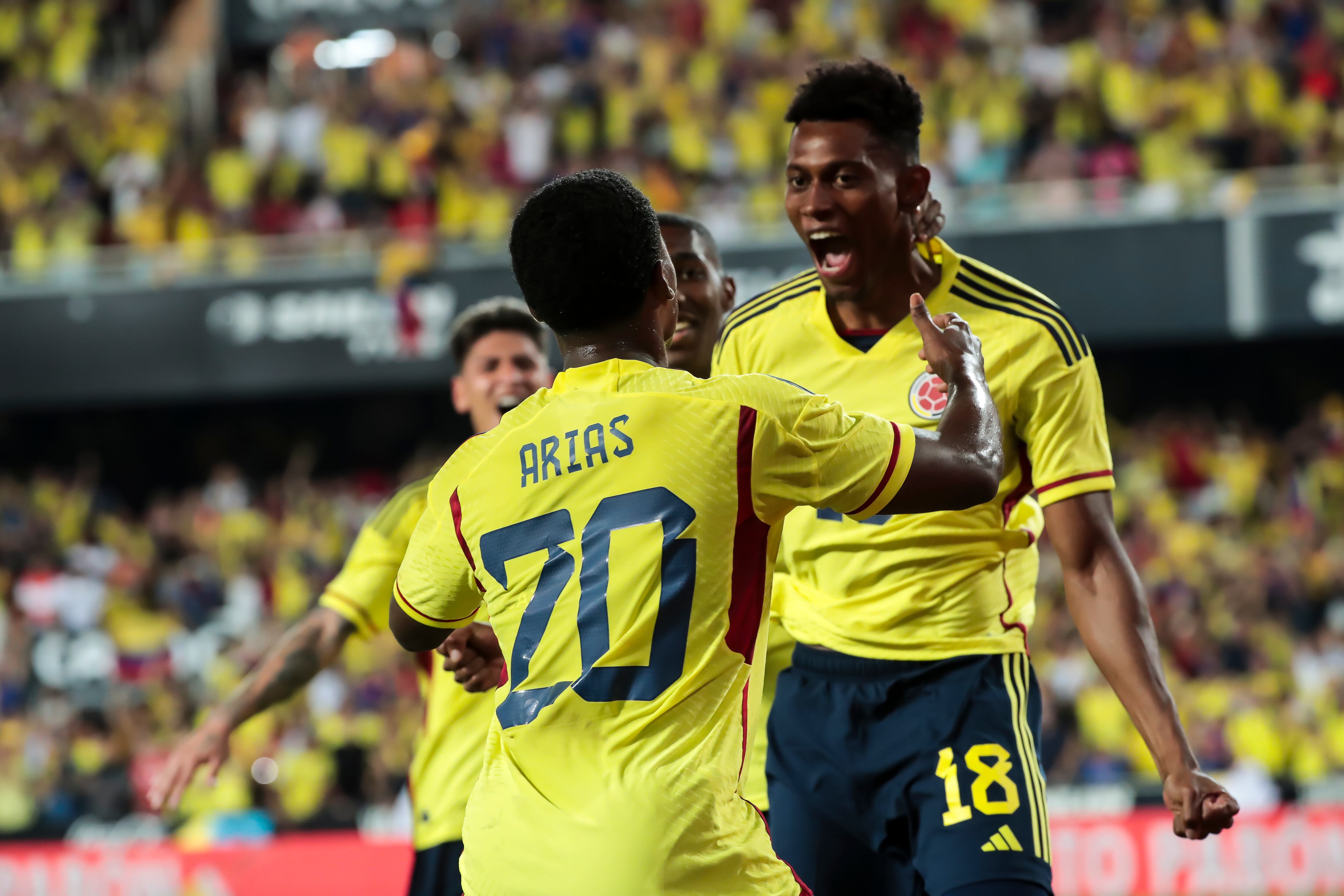 Jorge Carrascal, Jhon Arias y Mateo Cassierra con la Selección Colombia.