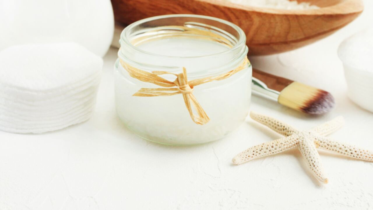 El arroz posee niacina (vitamina B3), la cual le otorga un efecto blanqueador muy potente pero sin causar daños en la piel.