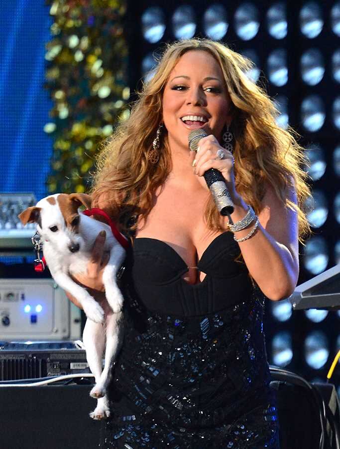 Crecer en un entorno intolerante la llevó a cuestionar su propia identidad. Como lo contó a The Guardian: “Soy muy insegura sobre mi aspecto, y siempre lo fui por ser mestiza. De niña me sentía muy fuera de lugar y no me sentía linda”. 