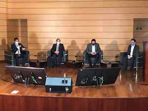 El equipo económico colombiano durante la presentación del informe de la comisión de expertos internacionales, sobre beneficios tributarios.