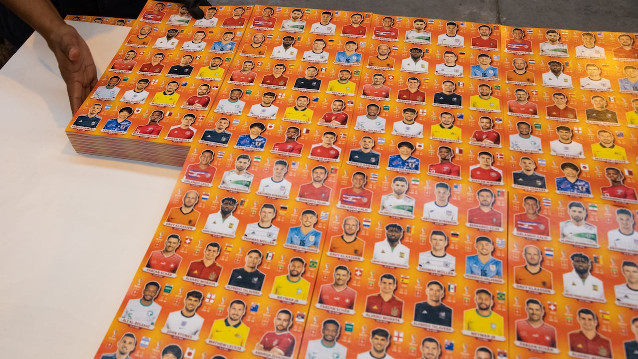 Álbum Panini del Mundial Qatar 2022 tiene 58 % de las fichas desactualizadas.