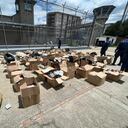 La guardia del Inpec en La Picota encontró una millonaria encomienda de comida que incluía carne, pescado, mariscos, hamburguesas y hasta chicharrones.