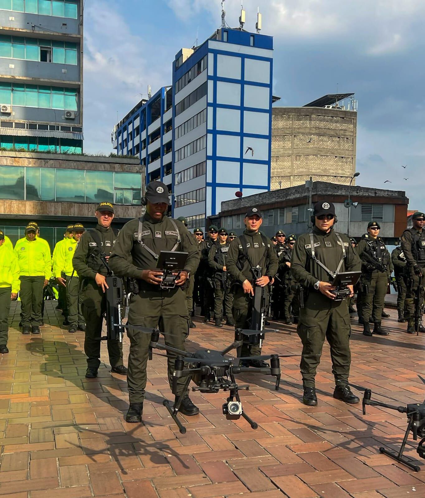 Presentación de nuevos policías en Cali