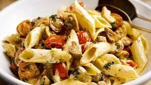 Pasta de pollo con champiñones