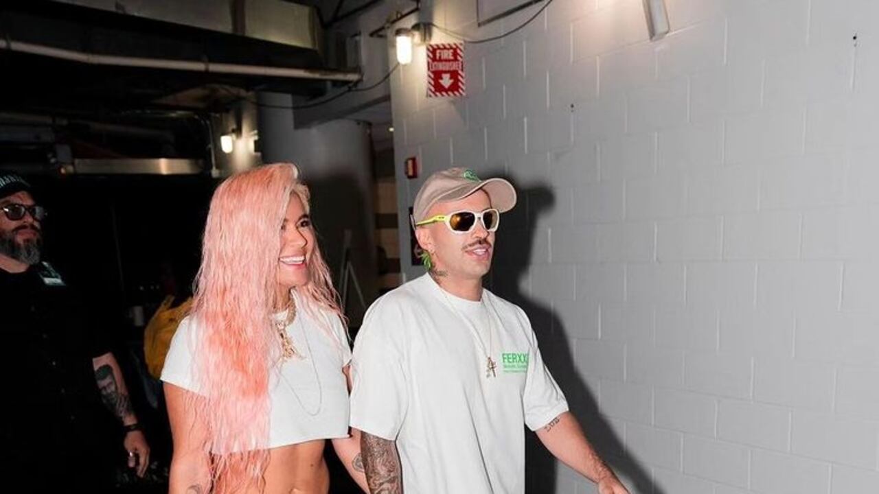 karol g y Feid (Ferxxo) confirmaron su romance al salir tomados de la mano en Miami