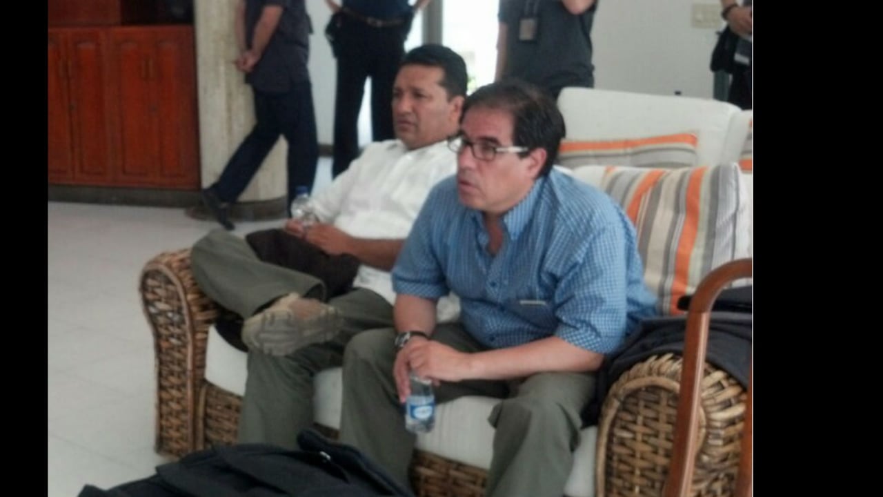 Ricardo Caballero Calderón y Juan Carlos Mahecha durante la imputación que se llevó a cabo en la casa de Girardot de Mariano Alvear.