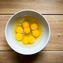 Los huevos tienen muchas vitaminas.