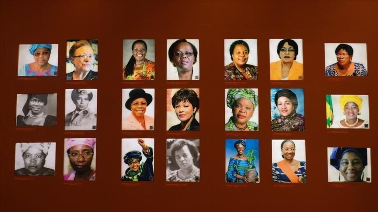 La exposición de 50 fotografías permite acceder a información detallada de cada una de las figuras femeninas del periodo precolonial y poscolonial. Foto: Fatma Esma Arslan - Agencia Anadolu